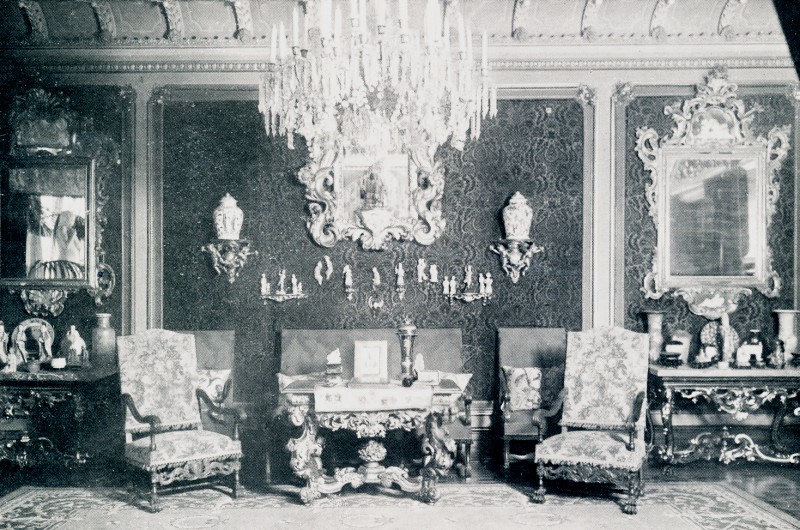 The middle wall in the salon (p. 97)